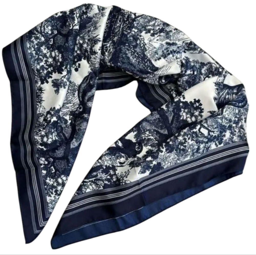 🦄Elegant Blue and White Animal Print Scarf - Picture 2 of 3